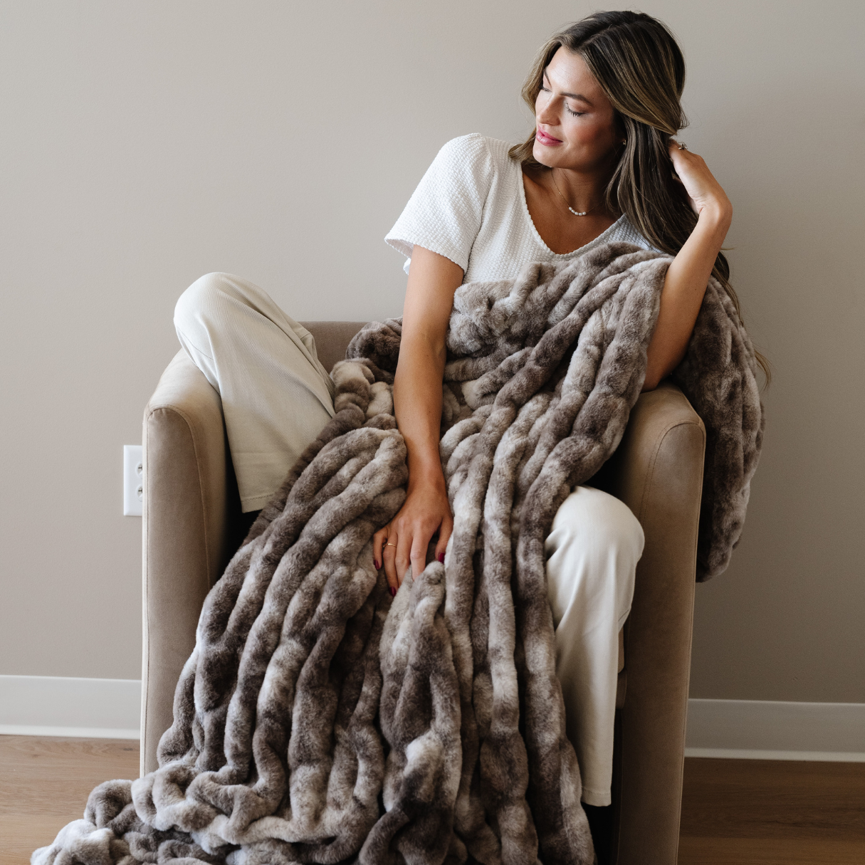 DOUBLE RUCHED FAUX FUR XL BLANKET