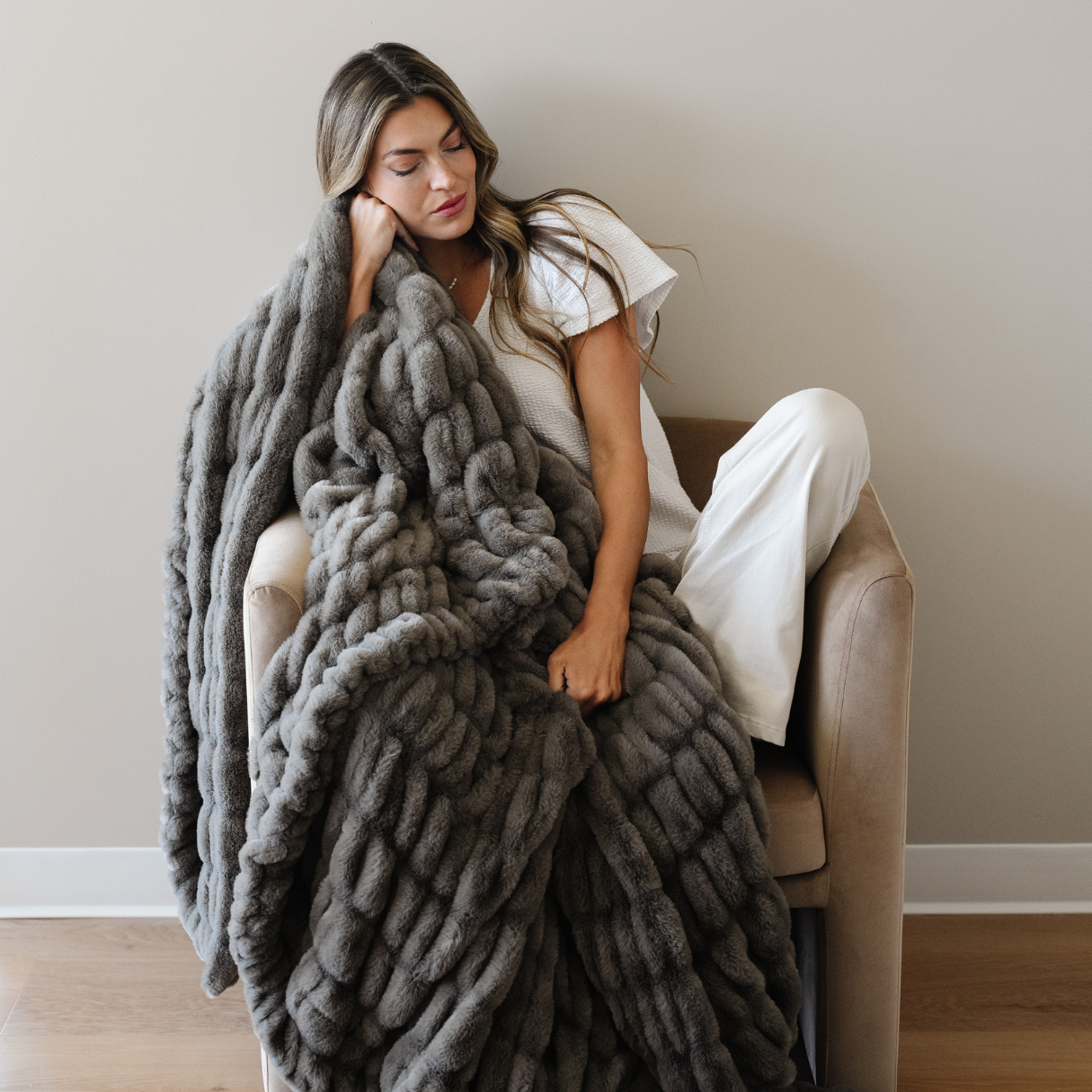 DOUBLE RUCHED FAUX FUR XL BLANKET