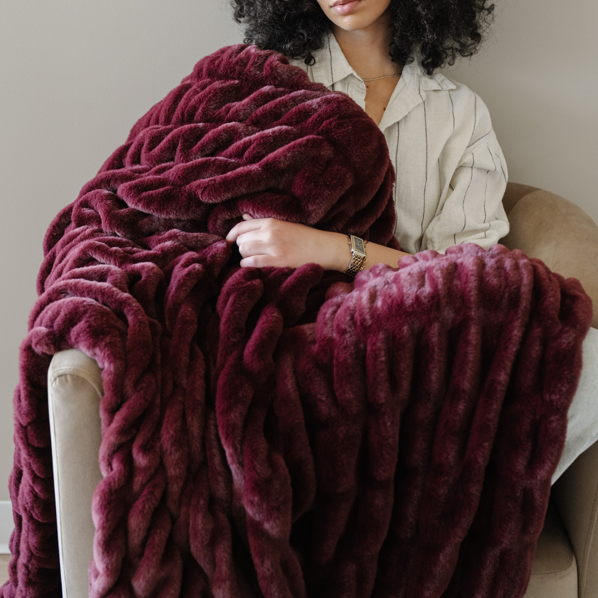DOUBLE RUCHED FAUX FUR XL BLANKET