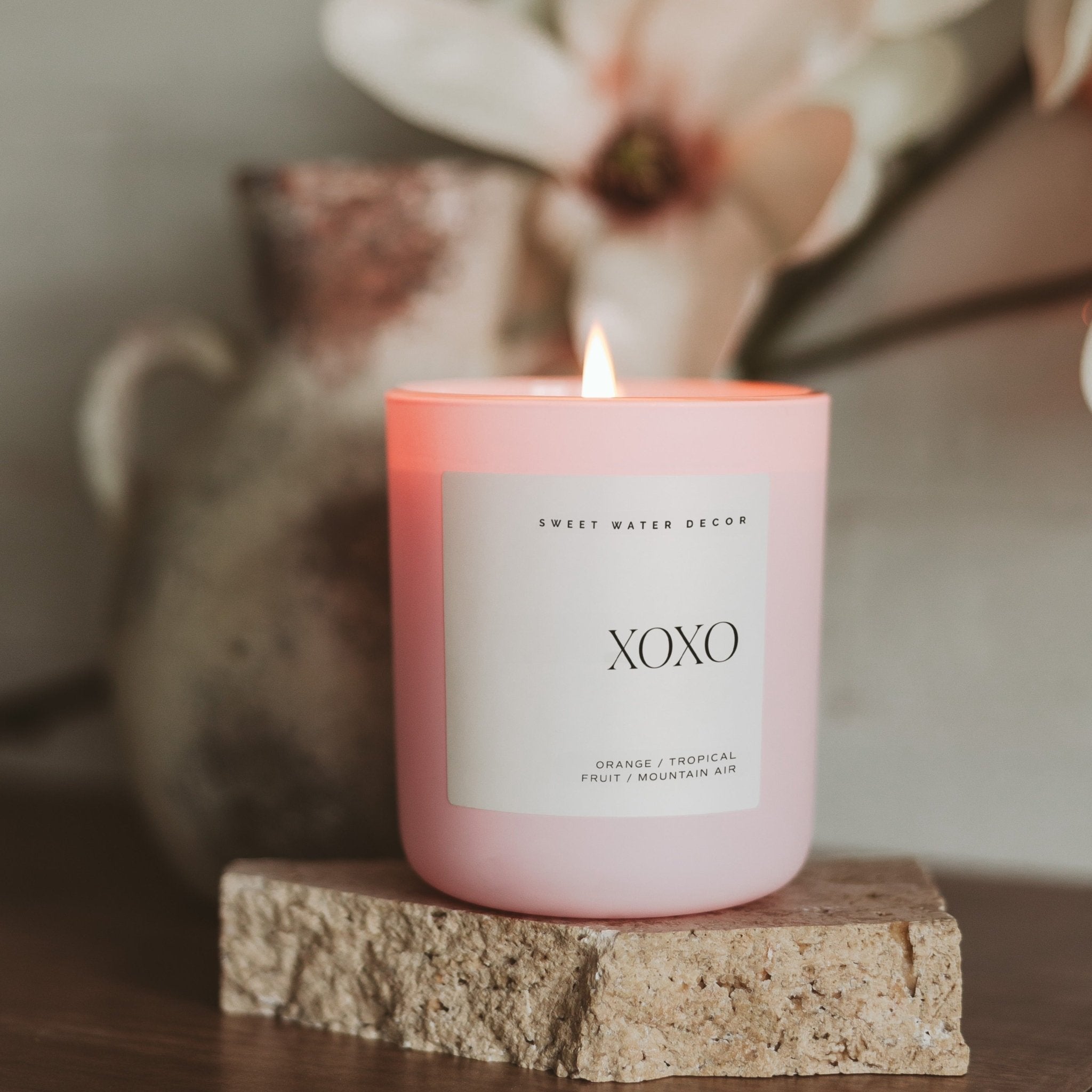 XOXO Soy Candle (15 oz Pink Matte Jar – Island Air)