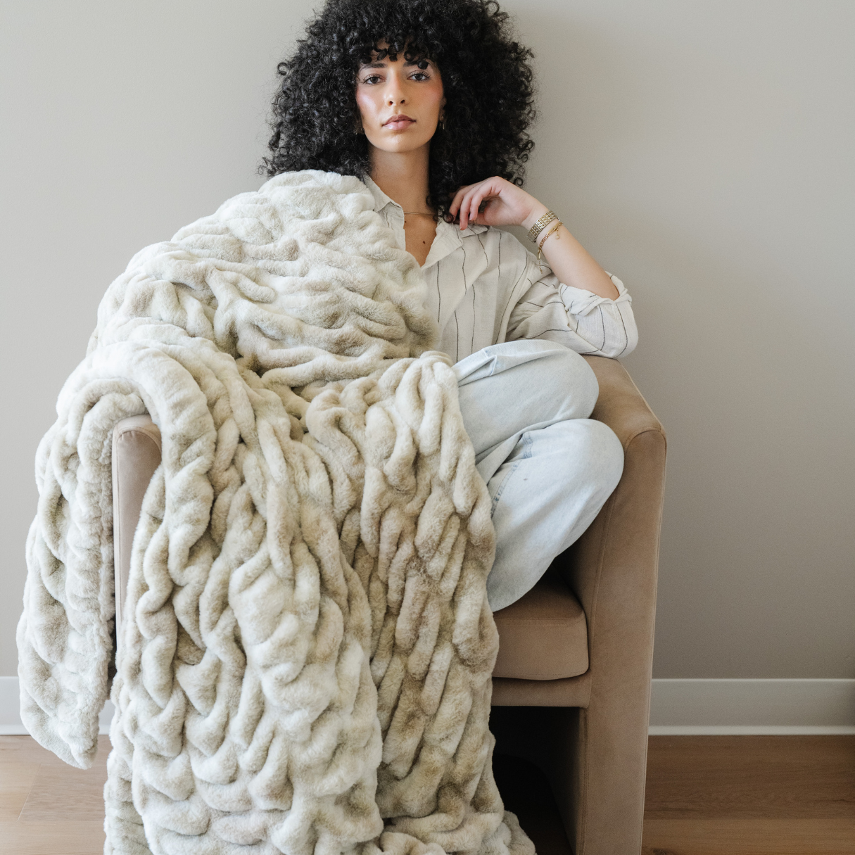 DOUBLE RUCHED FAUX FUR XL BLANKET