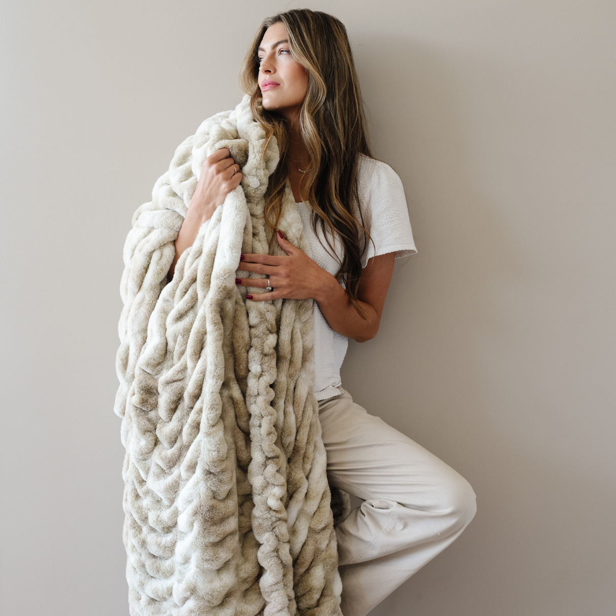 DOUBLE RUCHED FAUX FUR XL BLANKET