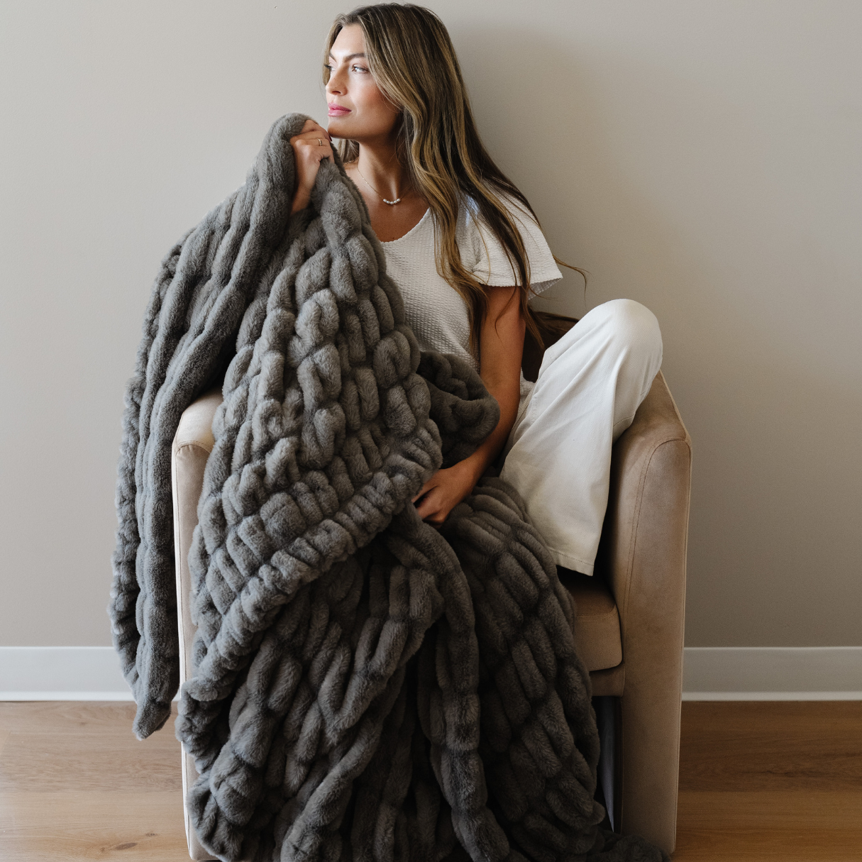 DOUBLE RUCHED FAUX FUR XL BLANKET