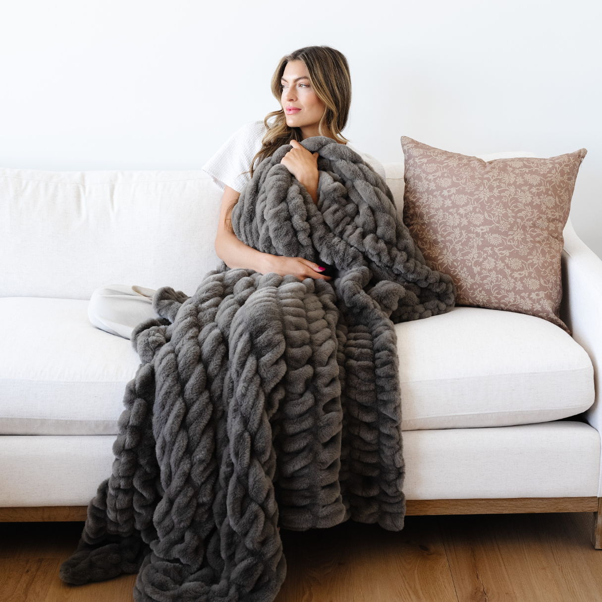 DOUBLE RUCHED FAUX FUR XL BLANKET