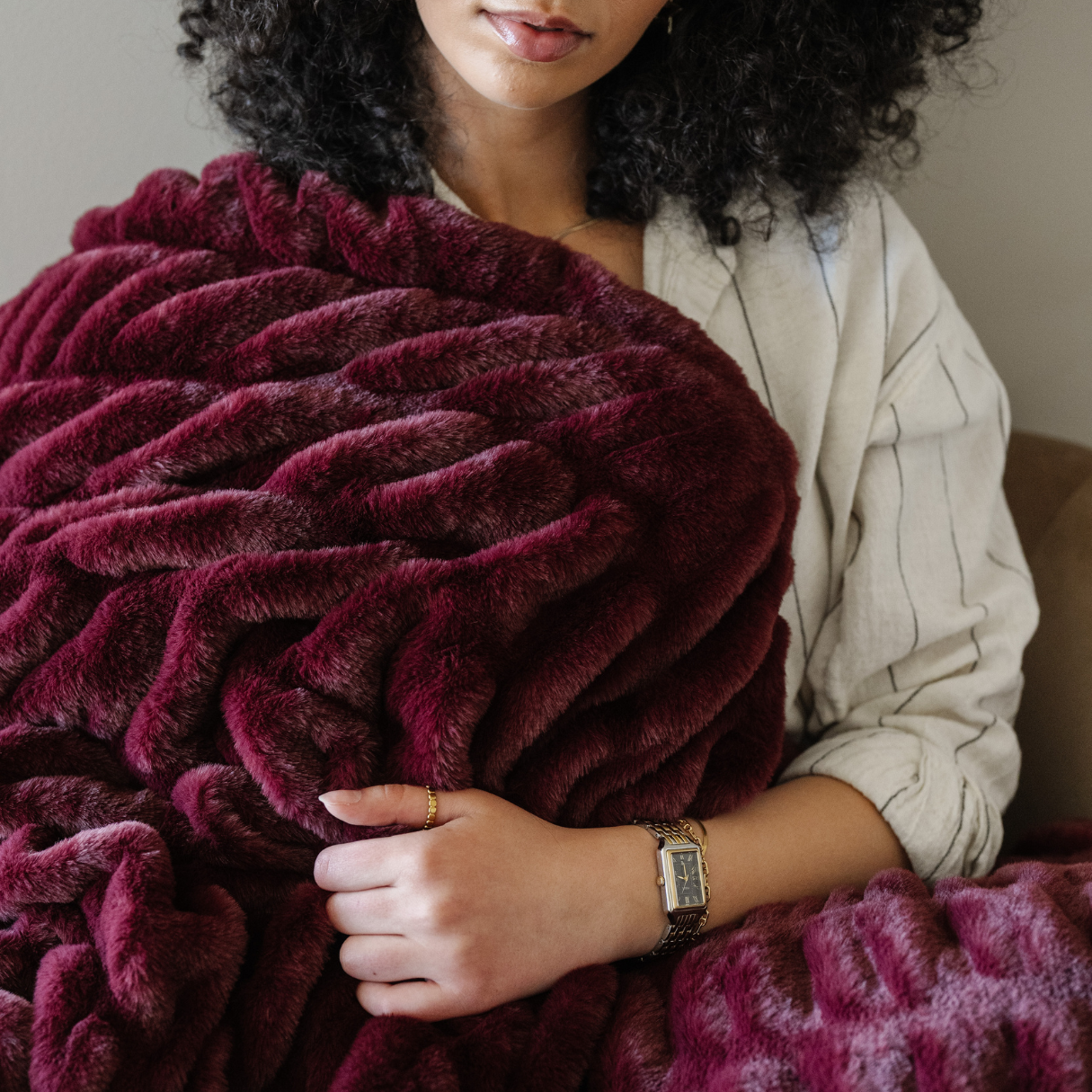 DOUBLE RUCHED FAUX FUR XL BLANKET