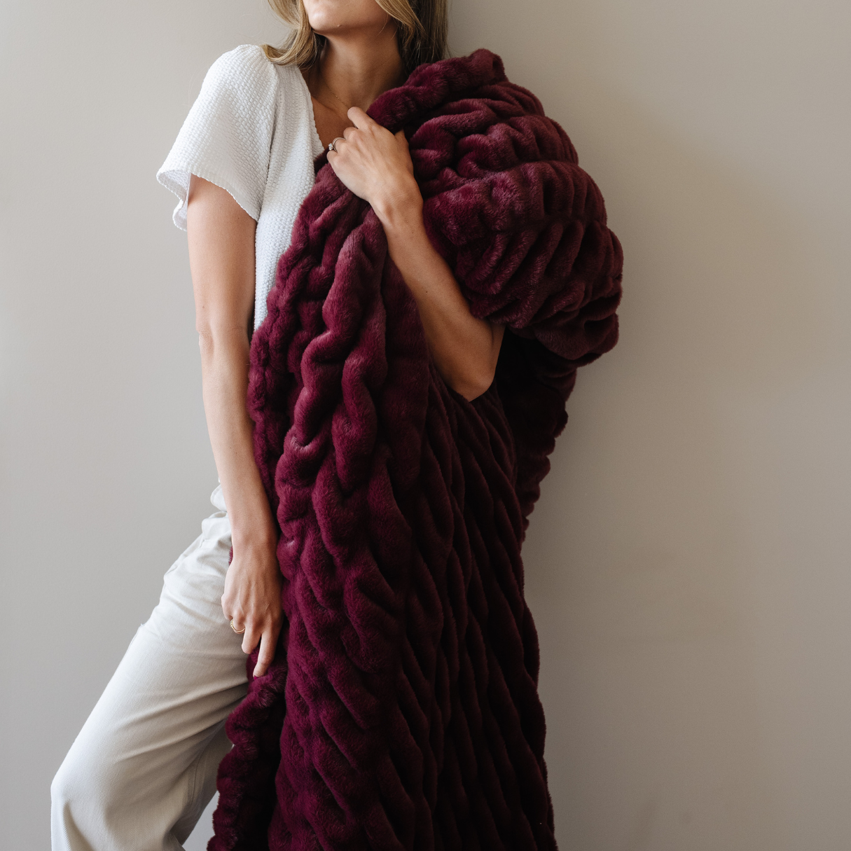 DOUBLE RUCHED FAUX FUR XL BLANKET