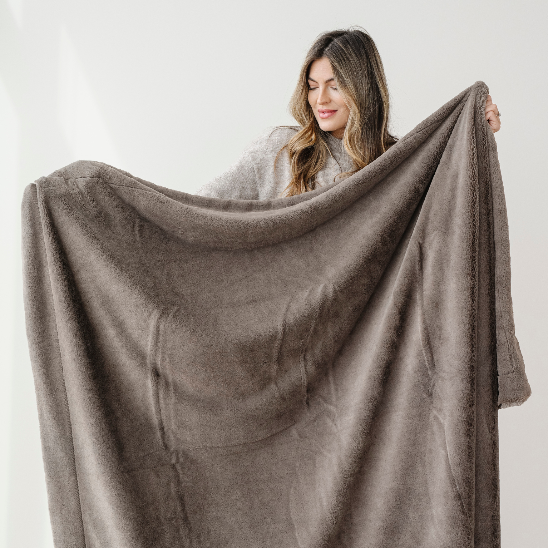 Saranoni Lush Throw Blankets