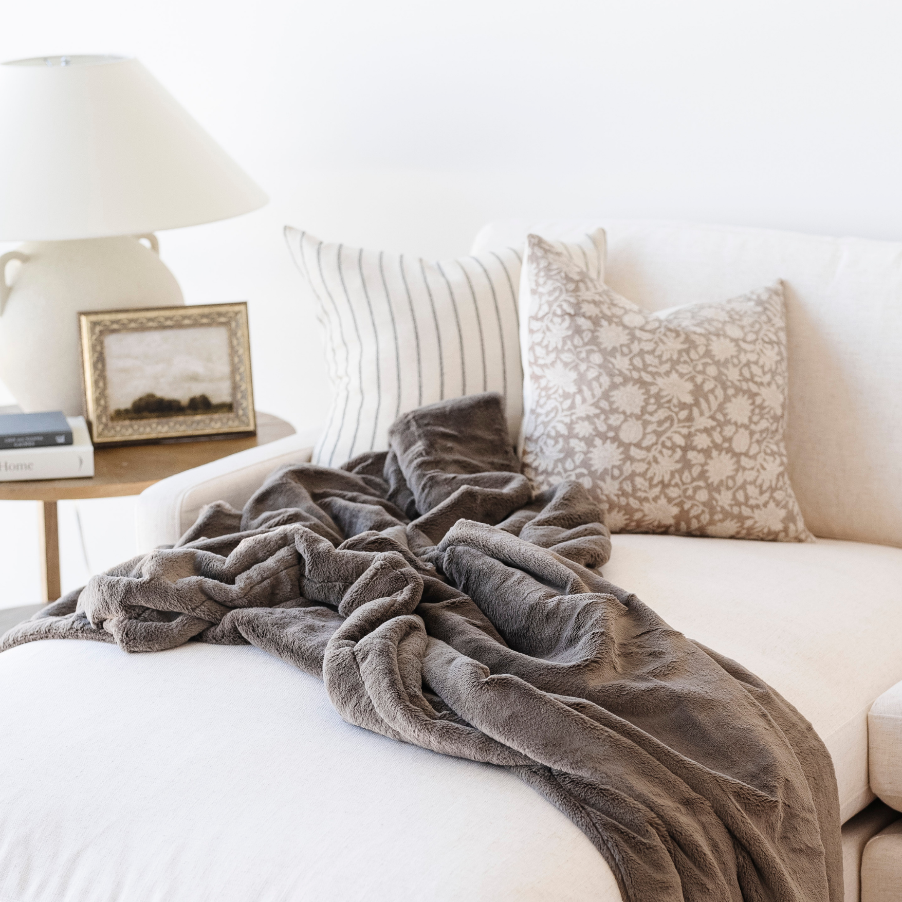 Saranoni Lush Throw Blankets