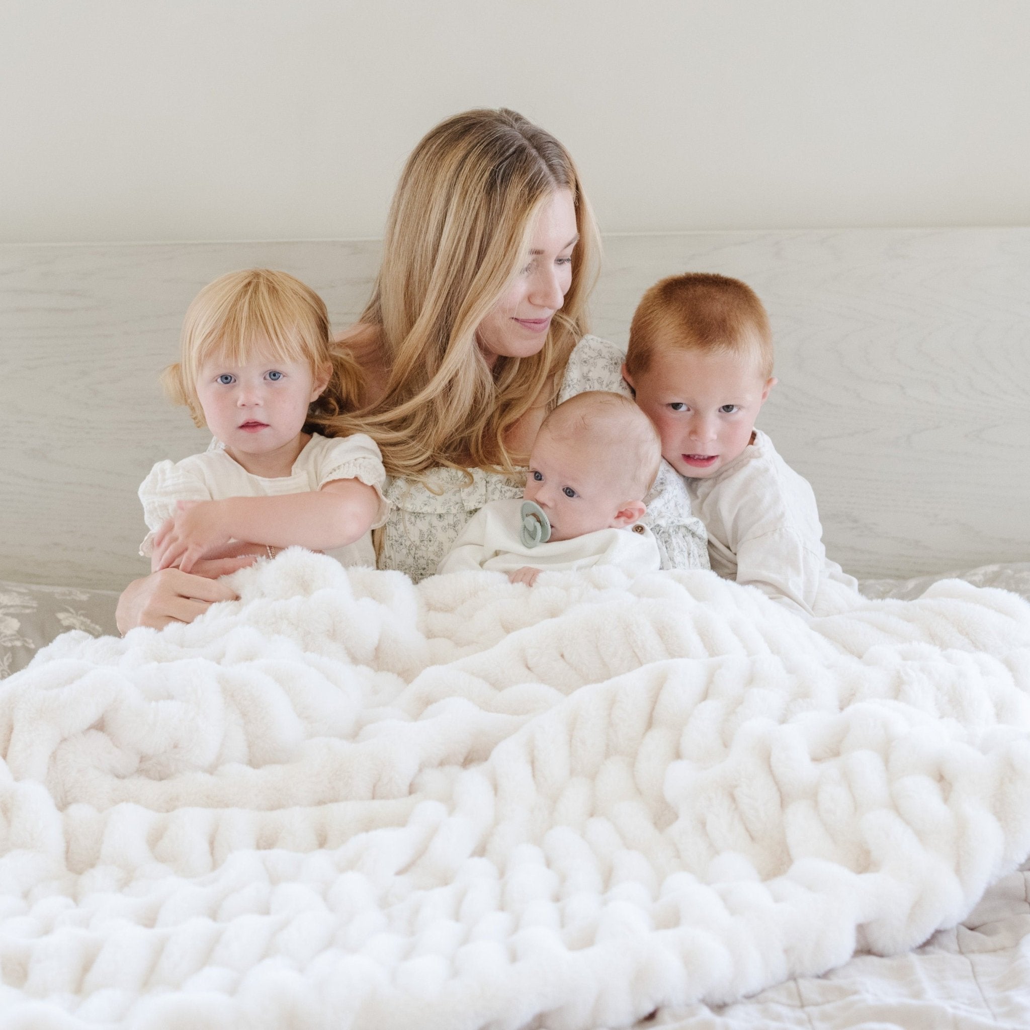 DOUBLE RUCHED FAUX FUR XL BLANKET