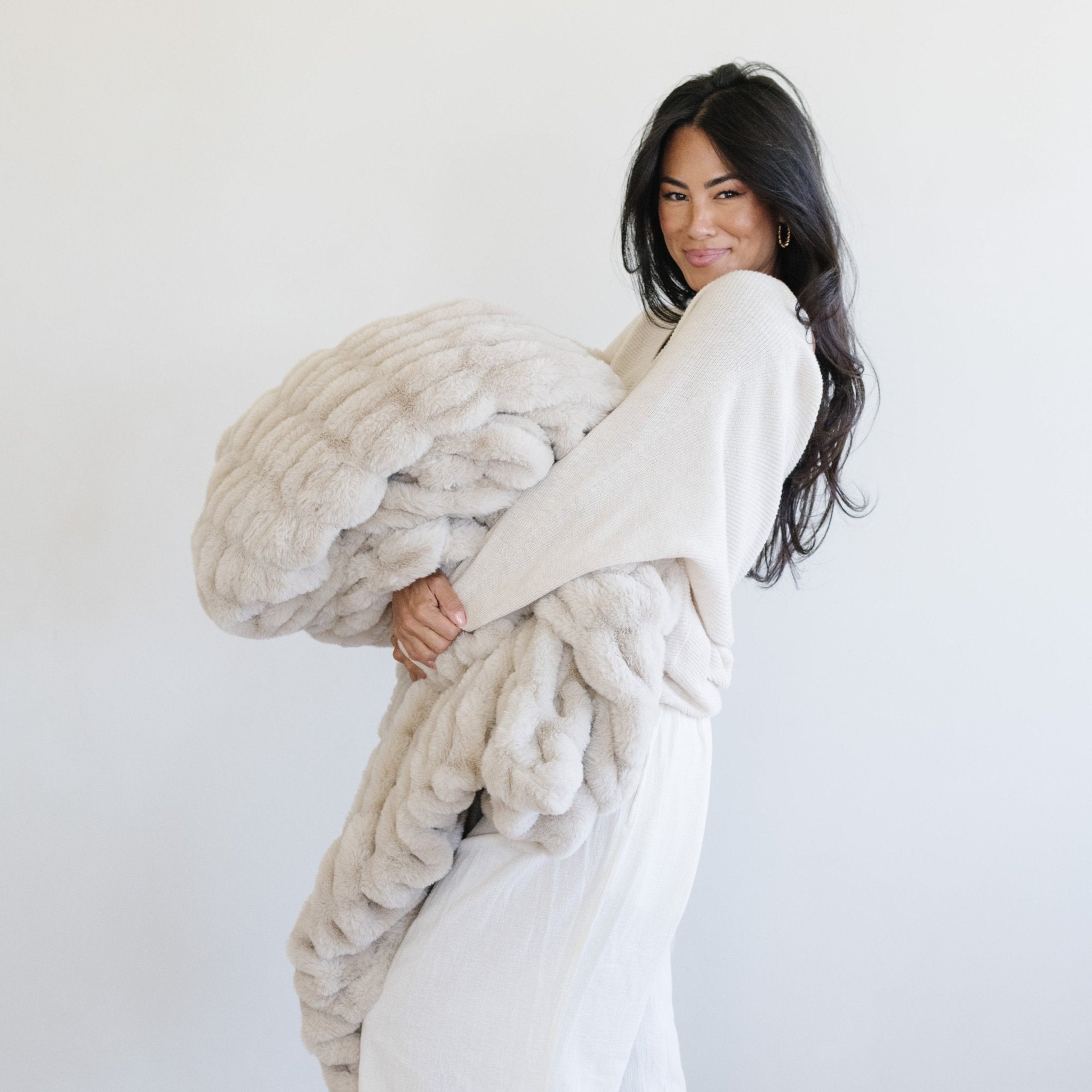 DOUBLE RUCHED FAUX FUR XL BLANKET