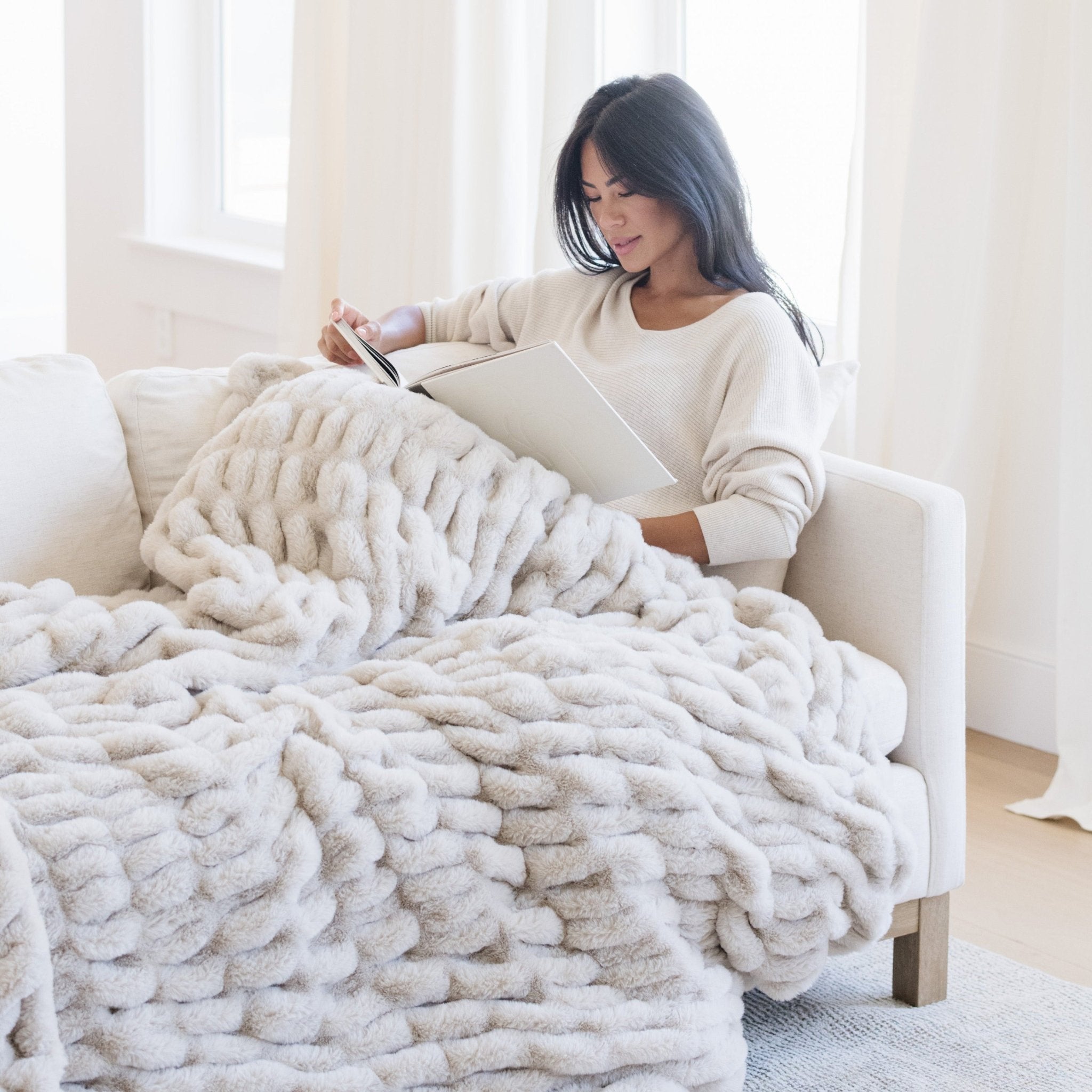 DOUBLE RUCHED FAUX FUR XL BLANKET