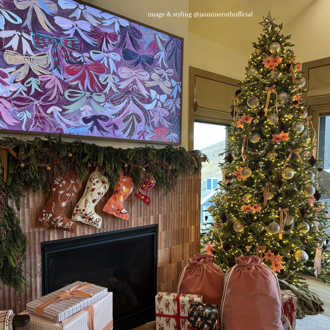 Ribbons & Bows Frame TV